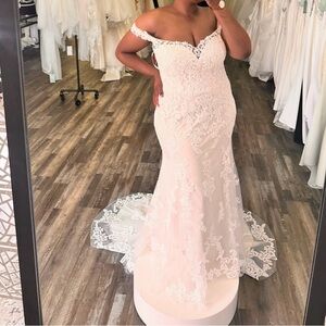 Off-Shoulder Lace Bridal Gown in Ivory